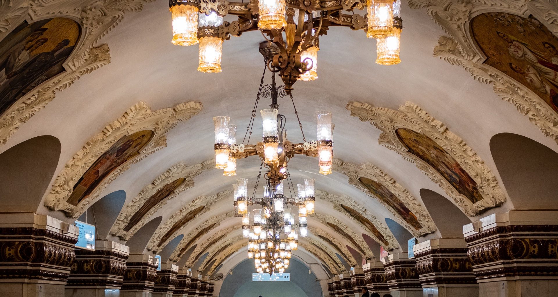 Moscow metro stations: most beautiful ones & how to use Moscow metro