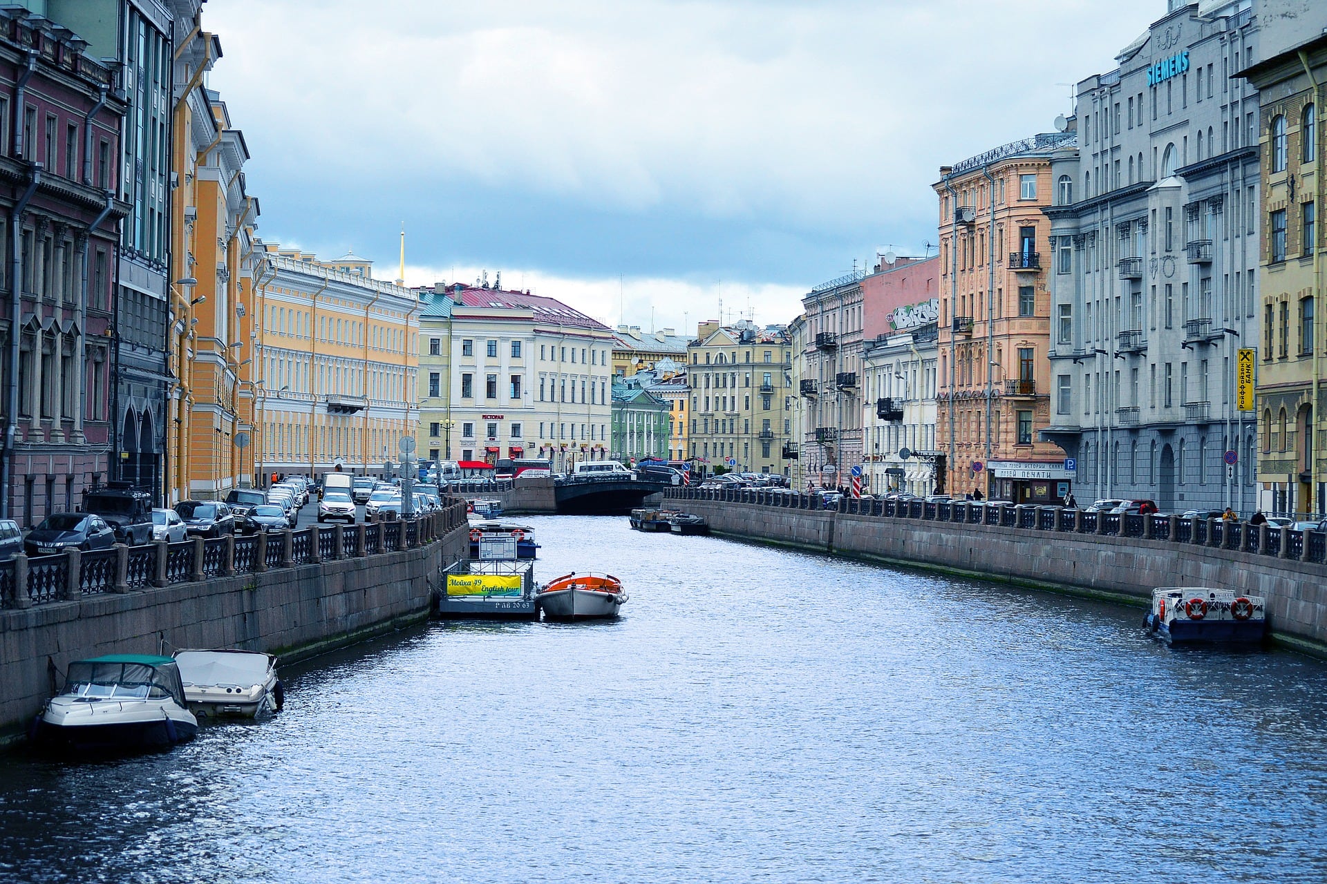 Boat trip in St. Petersburg: tips, boat tours, itineraries & prices
